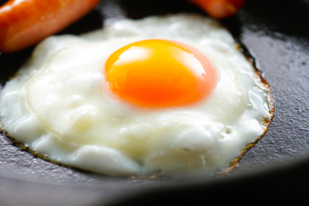 orange healthy egg yolk using free astraxanthin